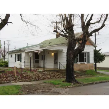 301 NW Maple Street Bainbridge OH 45612 Residential